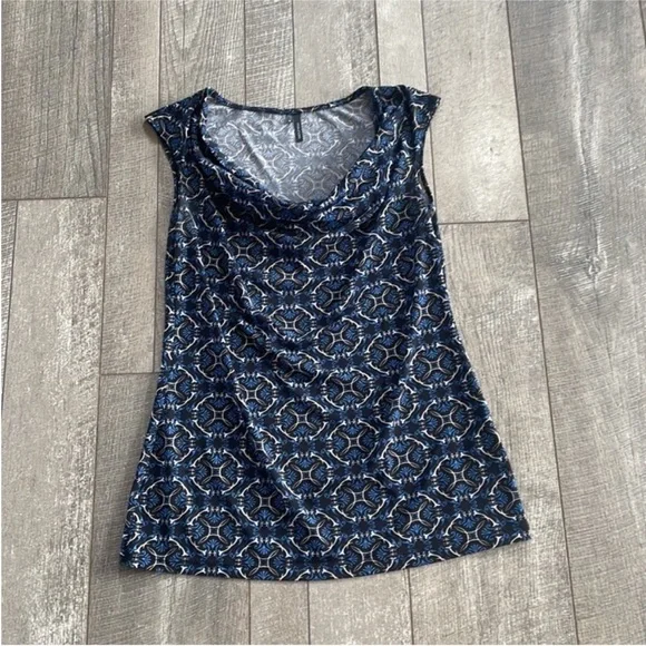 Maurices Size Medium Navy Blue Printed Casual Top - Picture 6 of 6